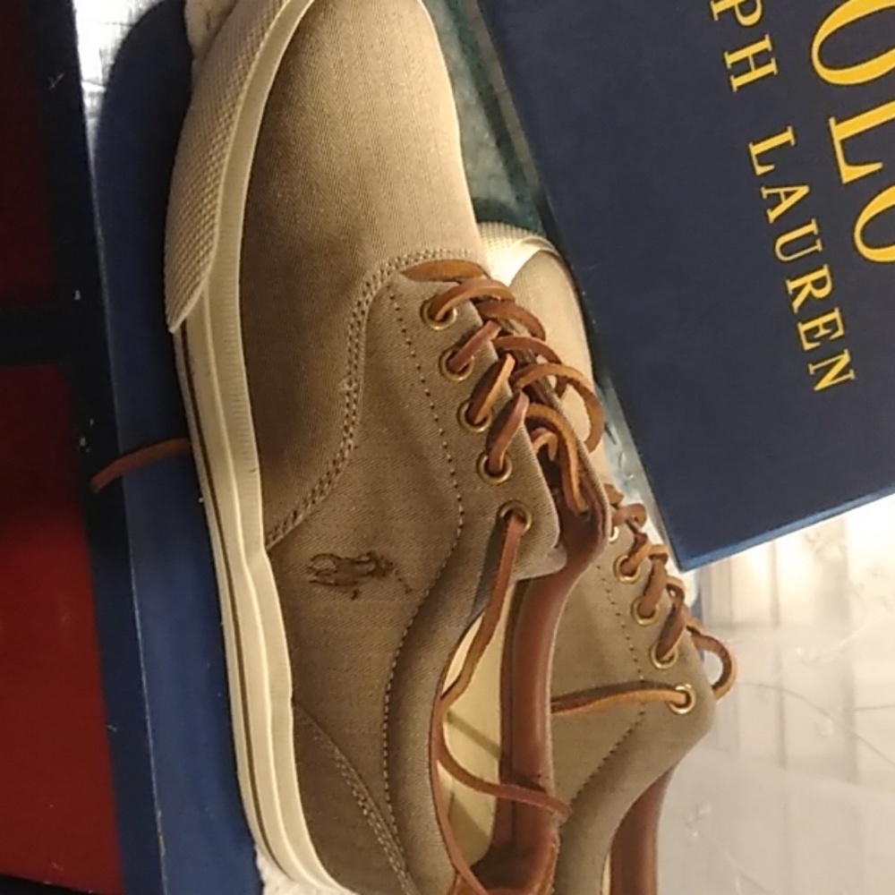 Sneakers - Picture 2 of 3